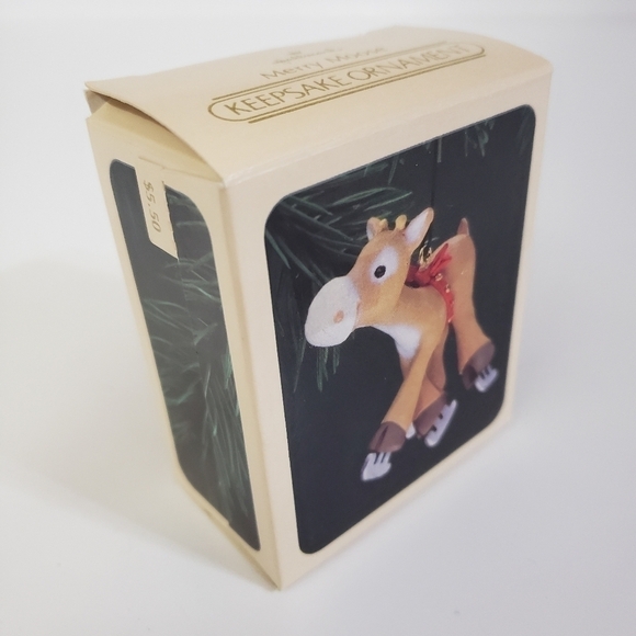 NEW Vintage Hallmark Keepsake Ornament - Merry Moose Christmas Skating 1982 - Picture 2 of 3